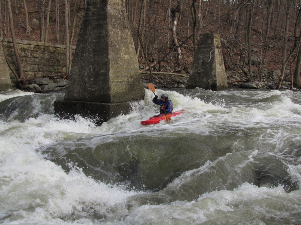 Jeff kayaks through Hell's Teeth on Moodna Creek.